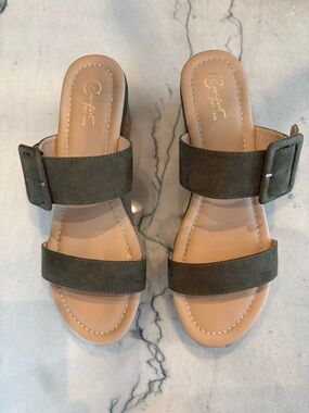 Women’s Olive Green platform buckle sandals
